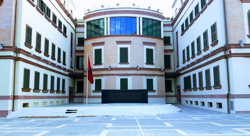 Cuci: Rriten me 7 per qind pagat per punonjesit e Ministrise se Brendshme